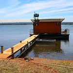 Casa Conteiner flutuante Faroeste Caboclo